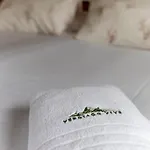 Hotel El & De