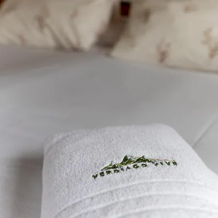 Hotel El & De